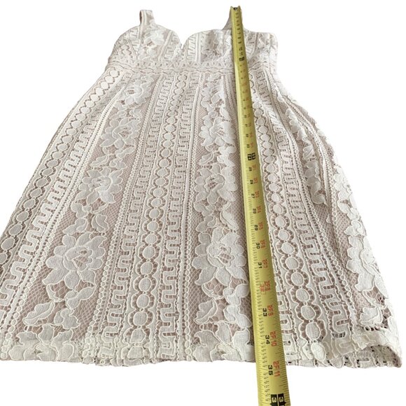 NEW Selfie Leslie Lace Dress Cocktail Overlay Boning Sleeveless White Tan Small - Picture 9 of 13